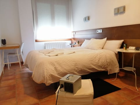 Double Room | Desk, soundproofing, free WiFi, bed sheets