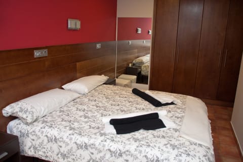 Double Room | Desk, soundproofing, free WiFi, bed sheets