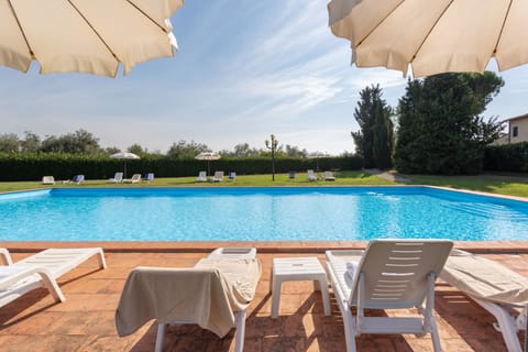 Outdoor pool, pool umbrellas, sun loungers