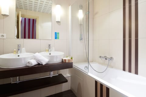 Superior Quadruple Room, Sea View (Privilege) | Deep soaking bathtub