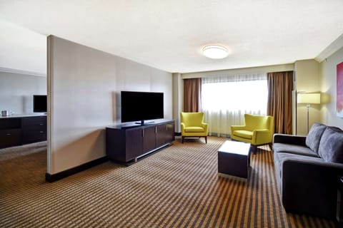 Suite, 1 King Bed | Premium bedding, pillowtop beds, in-room safe, desk