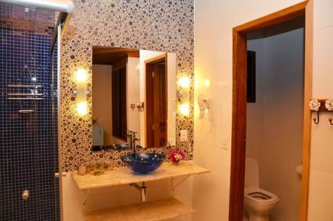 Luxury Cabin | Bathroom amenities | Towels
