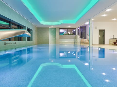 Indoor pool, sun loungers