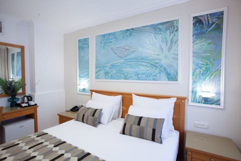 Double or Twin Room | In-room safe, iron/ironing board, free WiFi