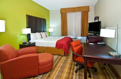 Suite, 1 King Bed (Additional Living Area) | In-room safe, desk, laptop workspace, blackout drapes