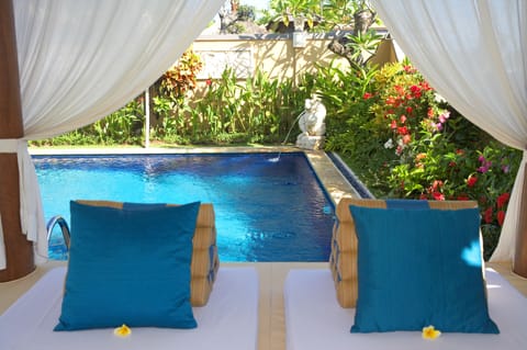 Outdoor pool, free cabanas, pool umbrellas