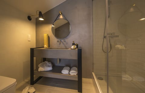 Double or Twin Room, Terrace | Bathroom | Shower, rainfall showerhead, free toiletries, hair dryer