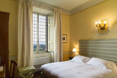 Standard Double Room, Garden View | In-room safe, desk, free WiFi, bed sheets