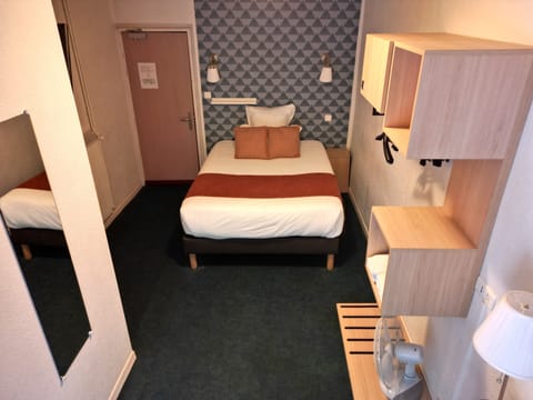 Standard Room | Desk, soundproofing, iron/ironing board, free WiFi