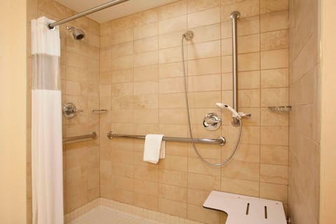 Combined shower/tub, designer toiletries, hair dryer, towels