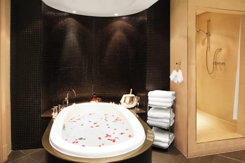 Presidential Suite, 1 Double Bed, Non Smoking | Bathroom | Combined shower/tub, free toiletries, hair dryer, bathrobes