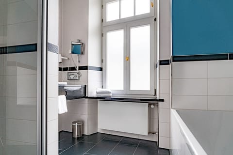 Comfort Double Room, 1 Double Bed | Bathroom | Hair dryer, bathrobes, slippers, towels