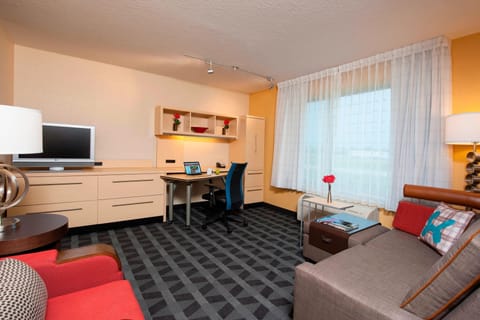 Suite, 1 Bedroom | Premium bedding, desk, iron/ironing board, free cribs/infant beds