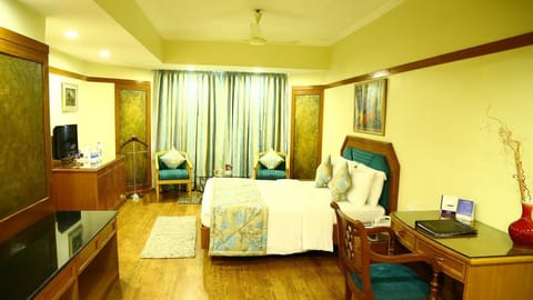 Standard Room | In-room safe, iron/ironing board, rollaway beds, free WiFi