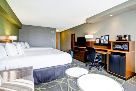 Studio Suite, Multiple Beds | Hypo-allergenic bedding, in-room safe, desk, blackout drapes