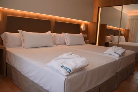 Superior Double Room (with private garden) | Minibar, in-room safe, desk, soundproofing