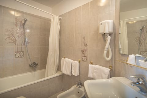 Superior Double or Twin Room | Bathroom | Free toiletries, hair dryer, bidet, towels