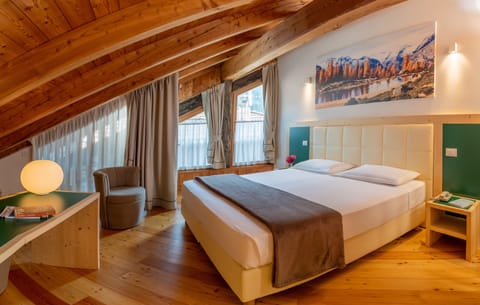 Suite, Hot Tub | In-room safe, desk, free WiFi