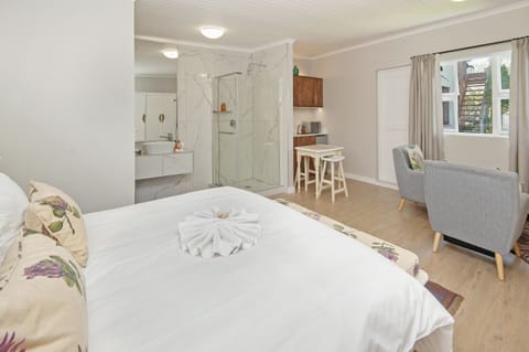 Junior Suite | In-room safe, desk, soundproofing, free WiFi