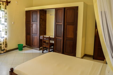 Standard Double Room | Desk, free WiFi