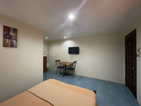 Standard Room, 1 Double Bed | Individually decorated, individually furnished, desk, laptop workspace