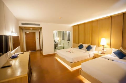 Deluxe Triple Room | Minibar, in-room safe, desk, blackout drapes