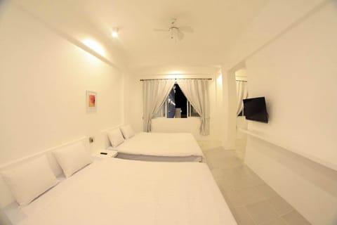 Family Double Room | In-room safe, desk, free WiFi, bed sheets