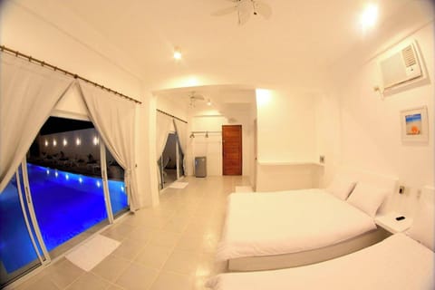 Family Pool Access Room | In-room safe, desk, free WiFi, bed sheets