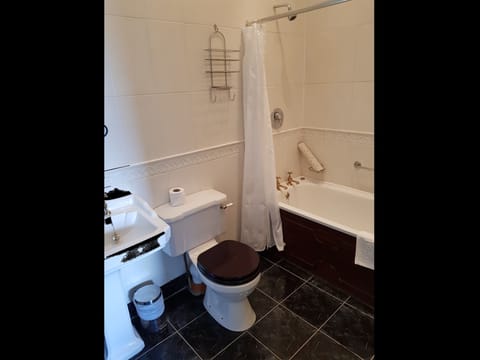 Premium Double Room, Ensuite | Bathroom