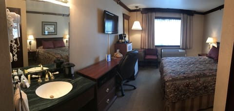 Deluxe Room, 1 Queen Bed | Desk, free rollaway beds, free WiFi