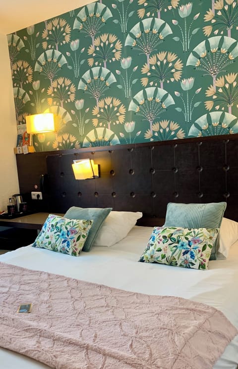 Comfort Double Room | Premium bedding, pillowtop beds, desk, laptop workspace