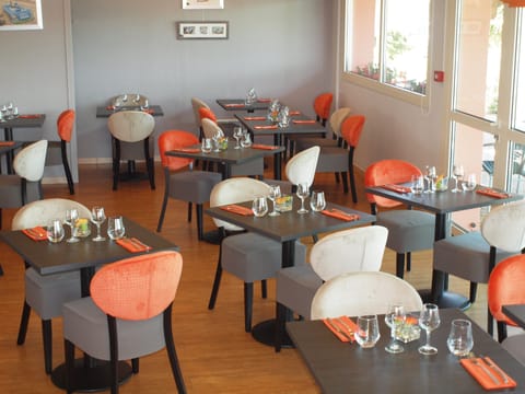 Breakfast, lunch, dinner served; French cuisine