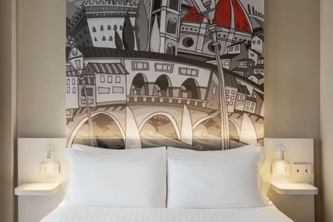 Standard Room, 1 Queen Bed, Non Smoking | Premium bedding, down comforters, pillowtop beds, minibar