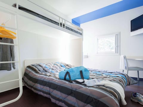 Room, Multiple Beds | Desk, free WiFi, bed sheets