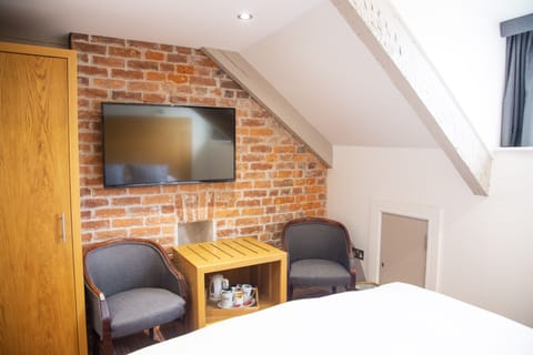 City Double Room | Premium bedding, iron/ironing board, free WiFi