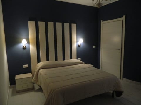 Standard Double Room | Minibar, in-room safe, individually decorated, individually furnished