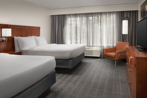 Suite, 1 Double Bed | In-room safe, desk, blackout drapes, iron/ironing board