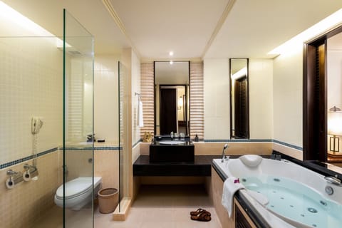 Deluxe Room, Pool Access | Bathroom | Separate tub and shower, deep soaking tub, rainfall showerhead