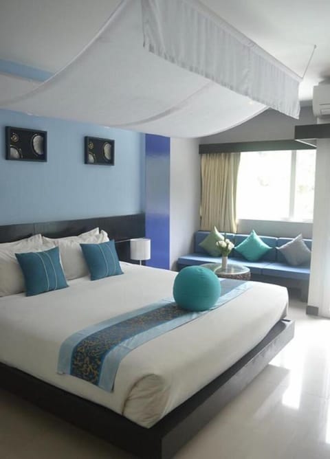 Superior Double Room, 1 Double Bed, Beach View | Premium bedding, pillowtop beds, minibar, in-room safe