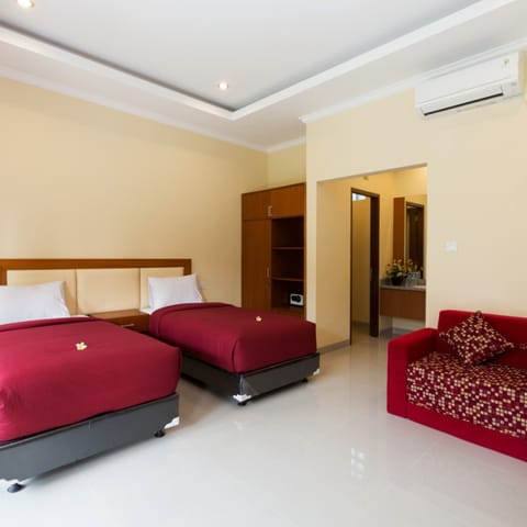 Suite, 2 Twin Beds | In-room safe, individually decorated, individually furnished, desk