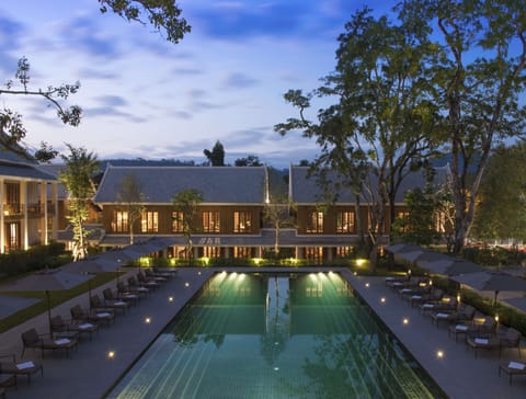 Outdoor pool, sun loungers