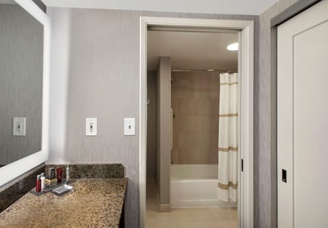 Combined shower/tub, designer toiletries, hair dryer, towels