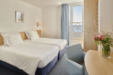 Sea Side Comfort Room for 2 | In-room safe, soundproofing, iron/ironing board, free WiFi