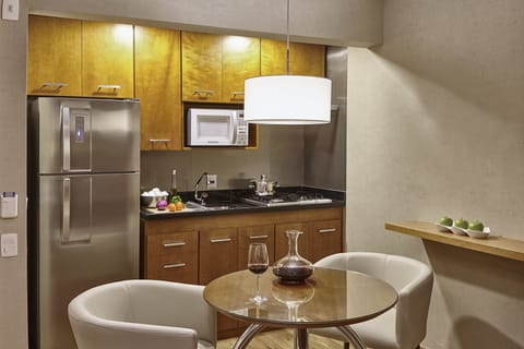 Deluxe Suite | In-room dining