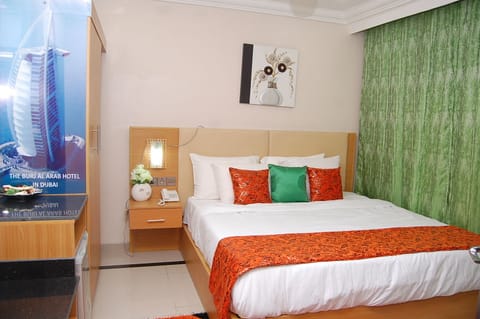 Luxury Suite, 1 Bedroom, 2 Bathrooms | Premium bedding, in-room safe, desk, free WiFi