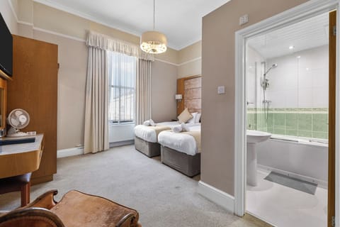 Superking/Twin Room | Desk, blackout drapes, iron/ironing board, free WiFi