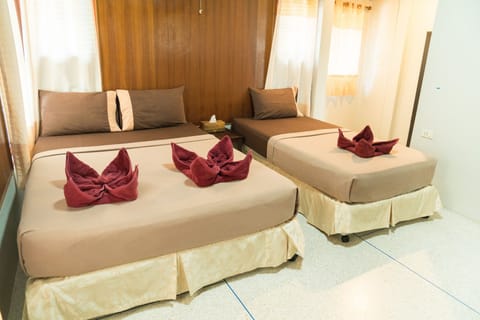 Triple Deluxe Room | Free WiFi, bed sheets