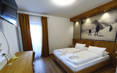 Double Room | Premium bedding, minibar, in-room safe, desk