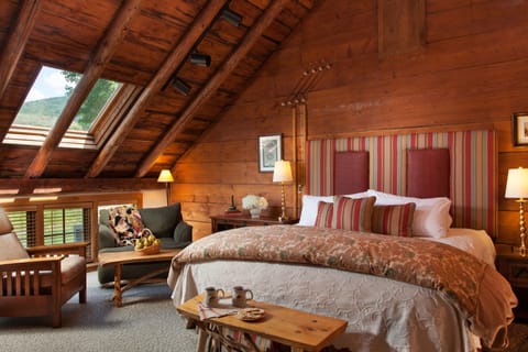 Room (Richardson Room) | Premium bedding, Tempur-Pedic beds, free WiFi, bed sheets