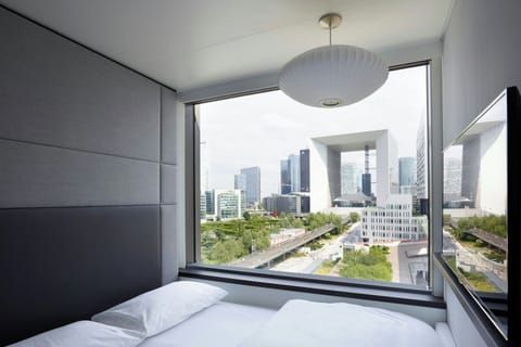 Room, 1 King Bed (High Floor) | Premium bedding, pillowtop beds, in-room safe, desk